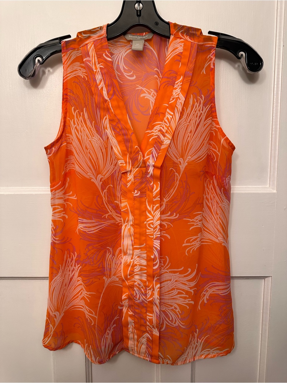 ⭐️ Banana Republic XS Orange Floral Sleeveless Sheer V-Neck Top